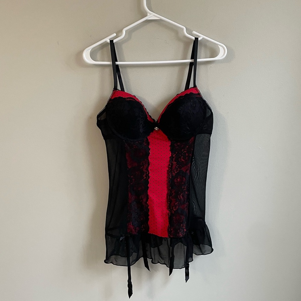 RED BLACK MARILYN MONROE SHAPE WEAR GARTERS LACE SHEER RHINESTONE ORB STRAPS